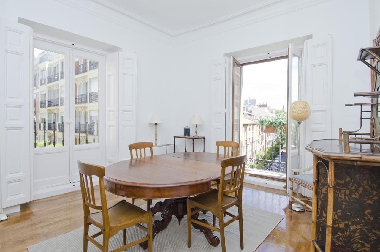 Apartamento Paseo Del Prado II En Мадрид Екстериор снимка